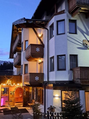 Zwei Hirsche Seefeld In Tirol